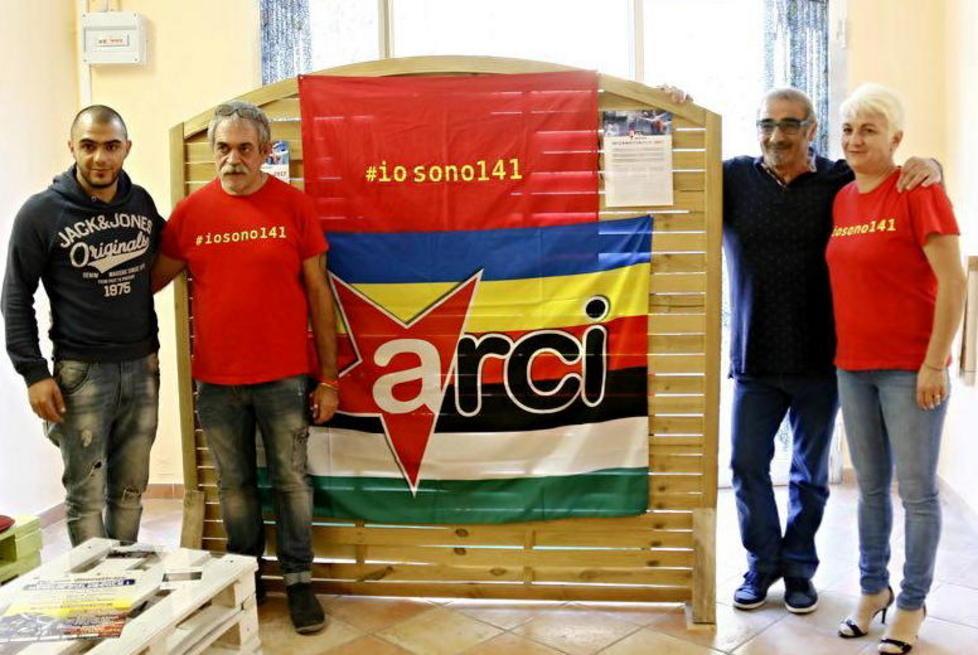 La bandiera dell’Arci sventola in via Terrazzini col circolo 141