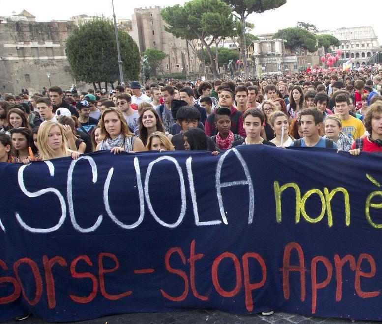 I sindacati: «Pochi insegnanti» 