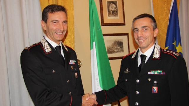 Passaggio di consegne al comando dei carabinieri di Prato. Da sinistra Grandini e Stifanelli
