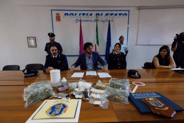 Da sinistra l'ispettore Arnaldo Boi, il primo dirigente della squadra mobile Alfredo Fabbrocini, la vice-comandante degli agenti penitenziari Valeria Porcu (foto Mario Rosas)