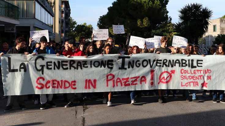 A Massa la scuola non è buona, studenti in piazza contro la riforma