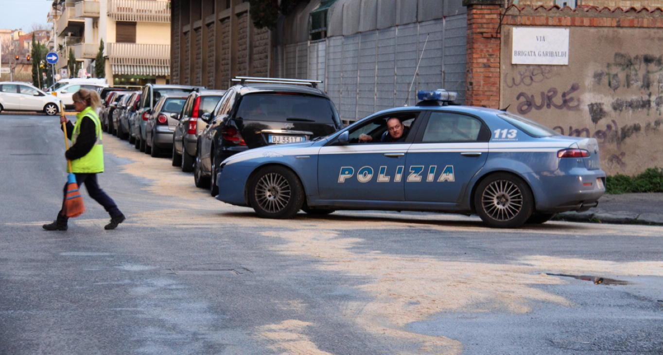 Due scippi in 24 ore in centro, ecco l'identikit del rapinatore seriale 