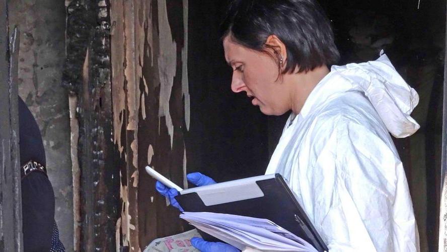 Nel bagno di casa come in una trappola