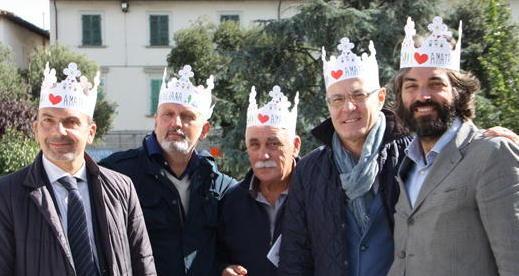 Shopping e solidarietà con 200 negozi e 135 banchi 