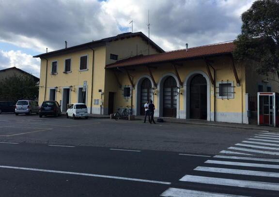 Stazione nel degrado La gente protesta e il sindaco promette 