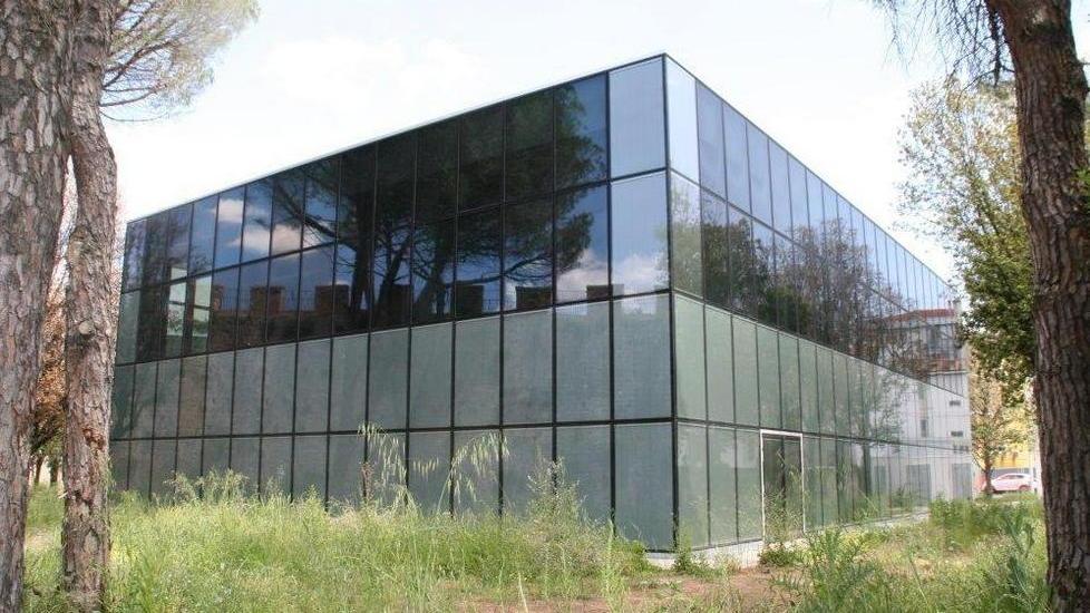L’ex scuola resta vuota finanziamenti a rischio