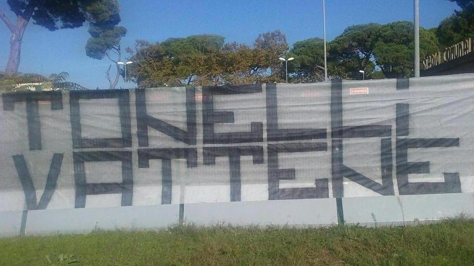 Zebre, niente allenamento I tifosi: «Tonelli, vattene»
