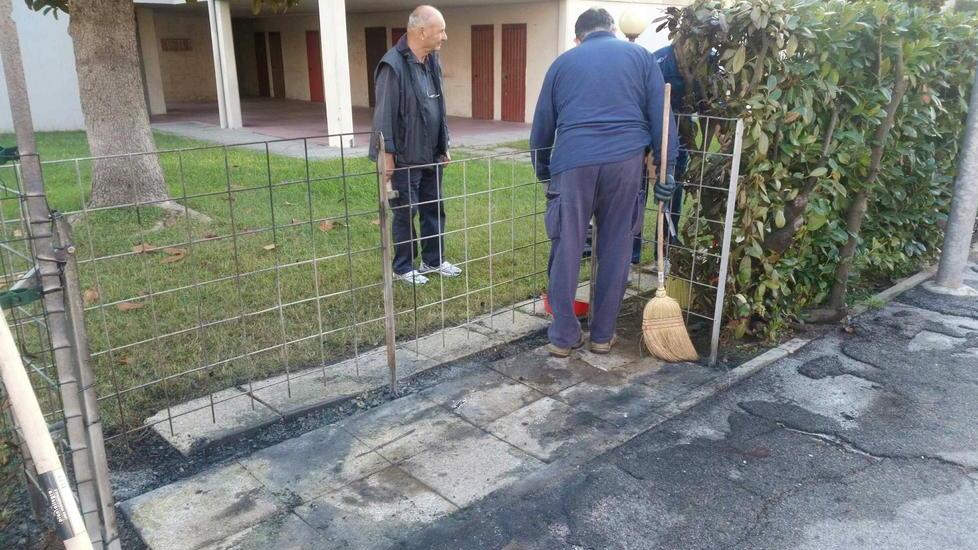 Cassonetti a fuoco al Varignano