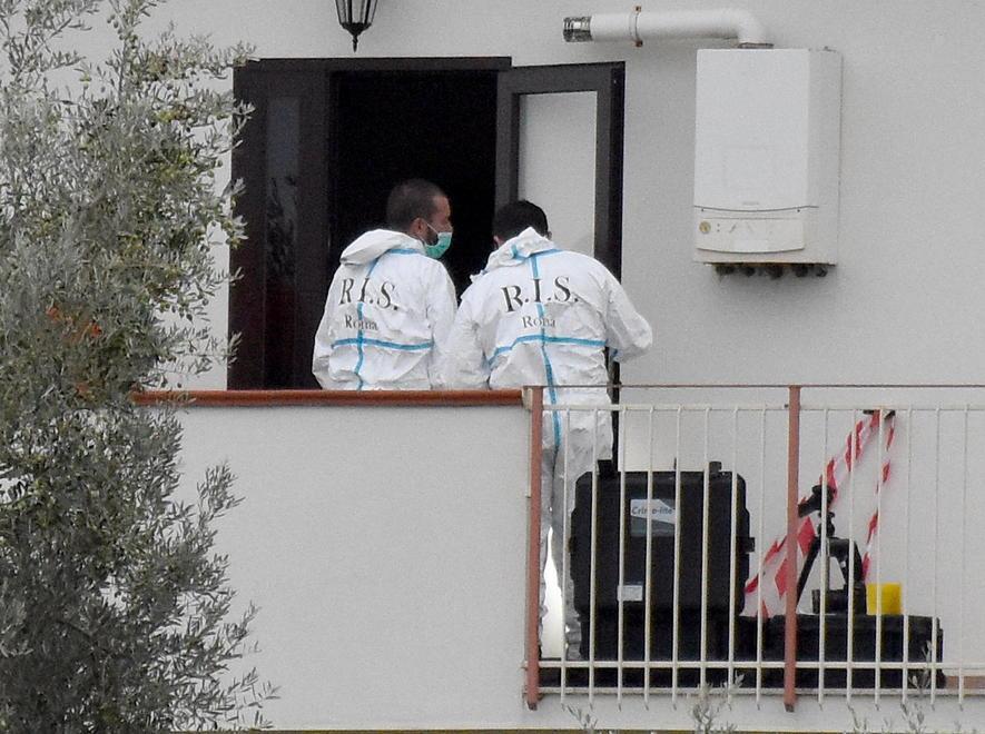 I Ris tornano nella villetta a caccia di indizi 