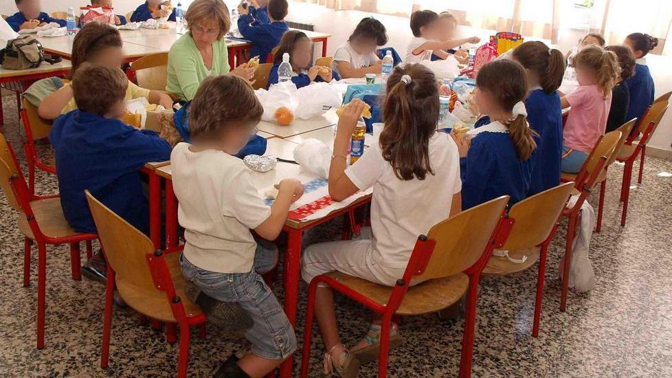 Mense scolastiche sì di Mallegni all’acqua in bottiglia