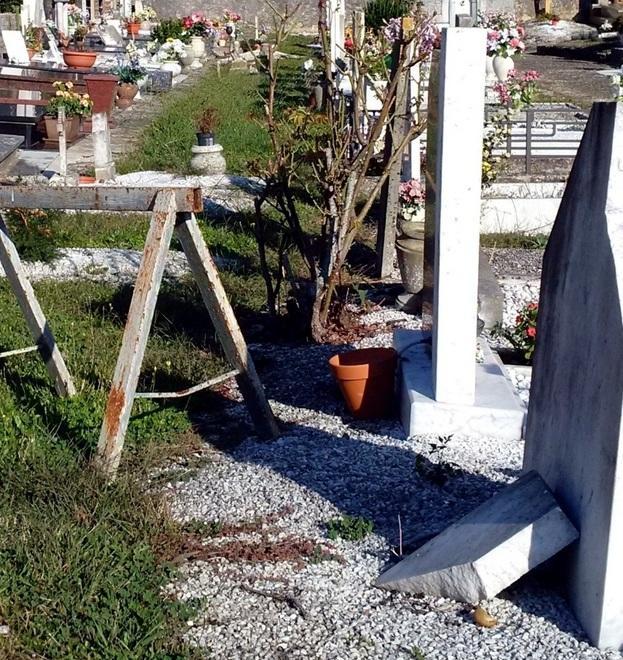 Speroni contro il degrado al cimitero di Seravezza