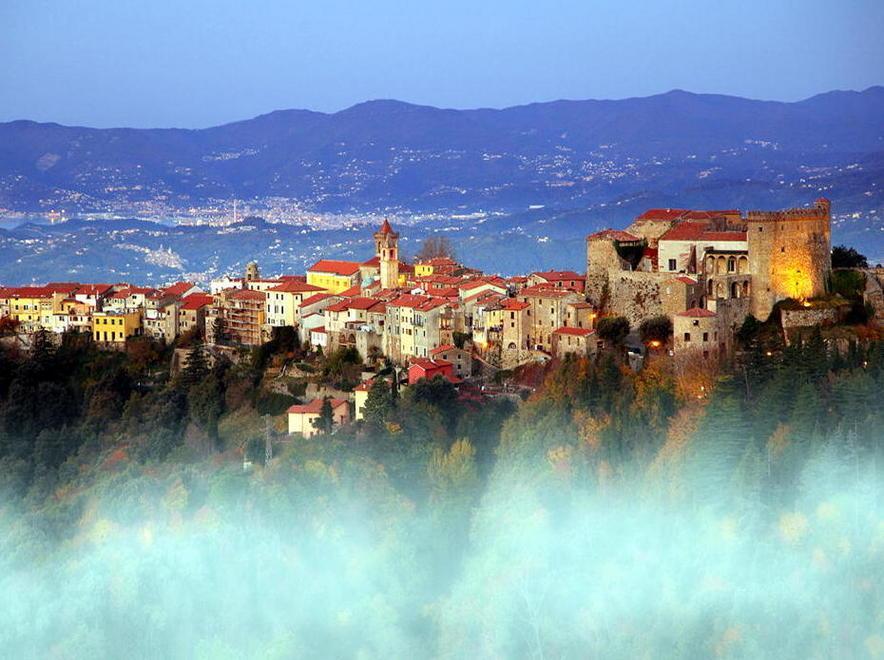 Vino, olio nuovo e visite per la bandiera arancione