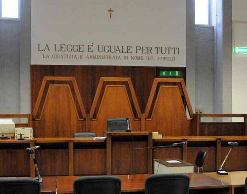 Furti di maxi frantoi iniziato il processo