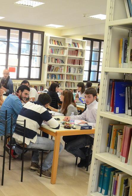Apertura straordinaria per la biblioteca 