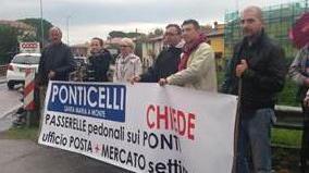 Sfidano il maltempo per chiedere più servizi