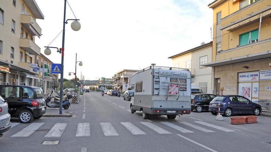 Commercianti divisi sull’Aurelia a senso unico