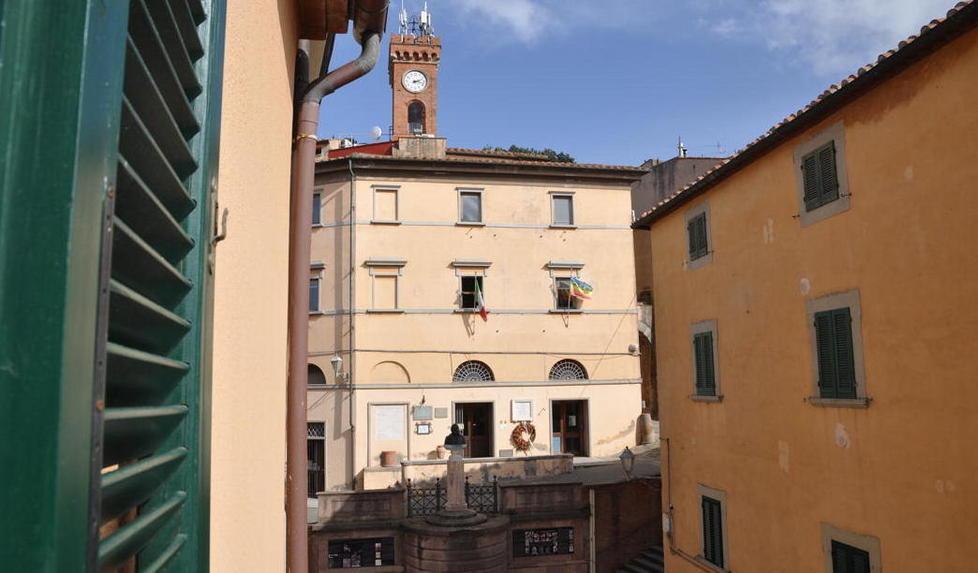Crepe nel palazzo civico sgomberati i dipendenti 