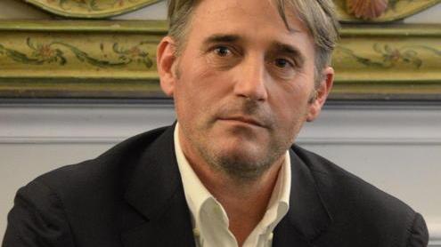 Pd, dopo la baruffa i garanti decidono di salvare Valente