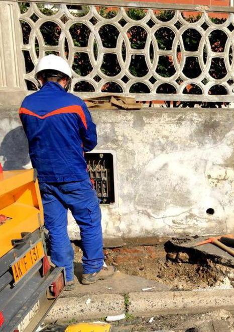 Dal parrucchiere si resta coi capelli bagnati, viale Carducci senza luce