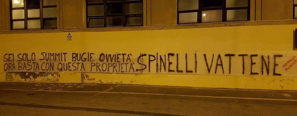 Striscioni contro Spinelli 