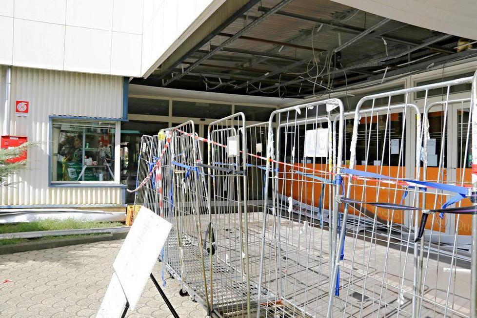 Stagno: paura per il crollo di una parte del soffitto al supermercato Conad 