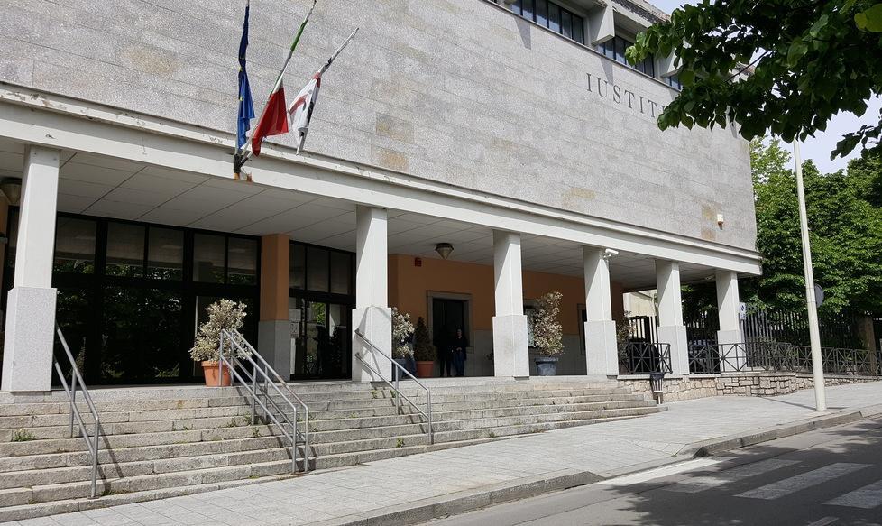 Droga, libero lo spacciatore di eroina