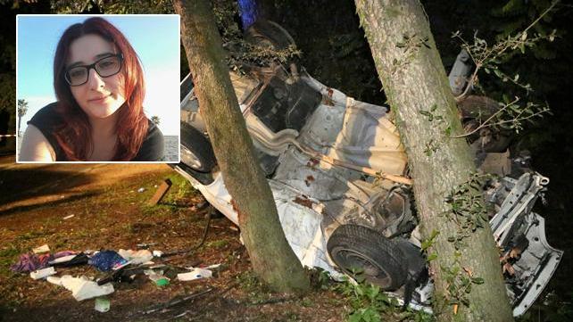 L'auto contro l'albero e Jessica Tigli in una foto da Facebook