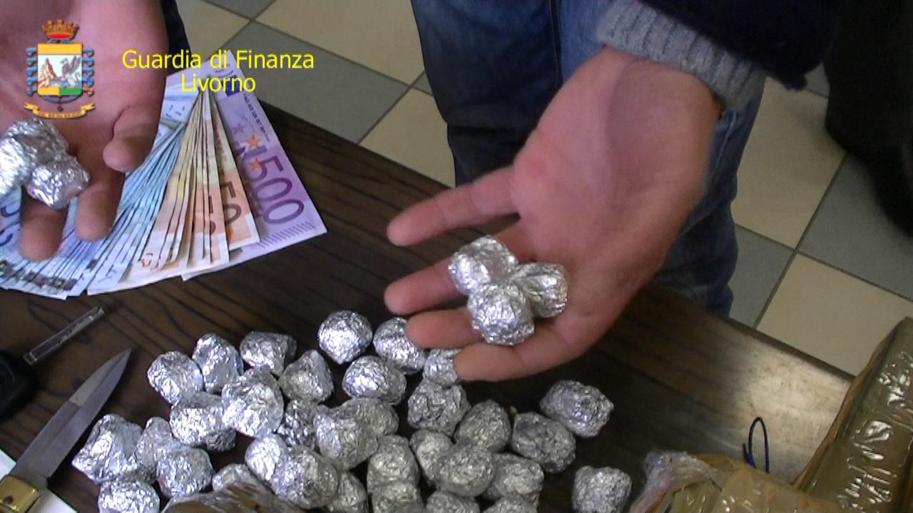 In corso Amedeo con dieci dosi di cocaina in tasca