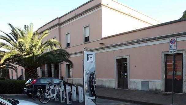 Gli stalli per le auto elettriche in piazza Gramsci disegnati un anno fa (Foto Nucci)