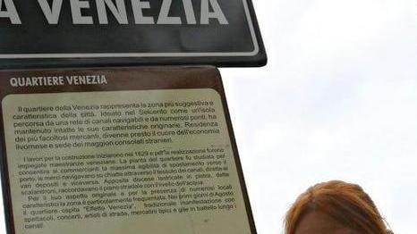 Lotta anti-degrado Così smacchiamo gli spray dai cartelli