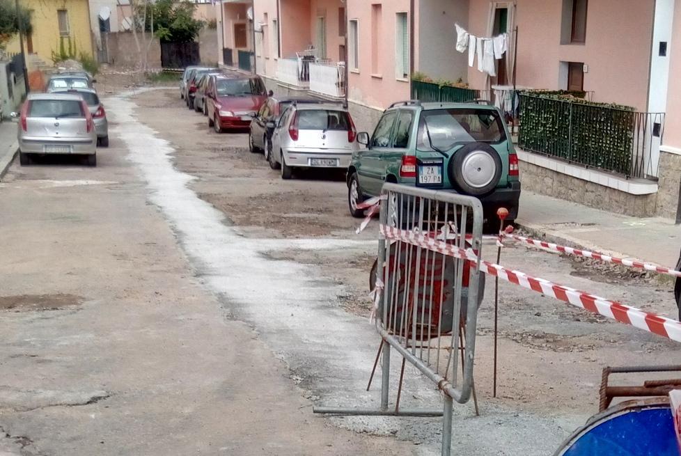 Al centro vie rattoppate col cemento: brutte e pericolose