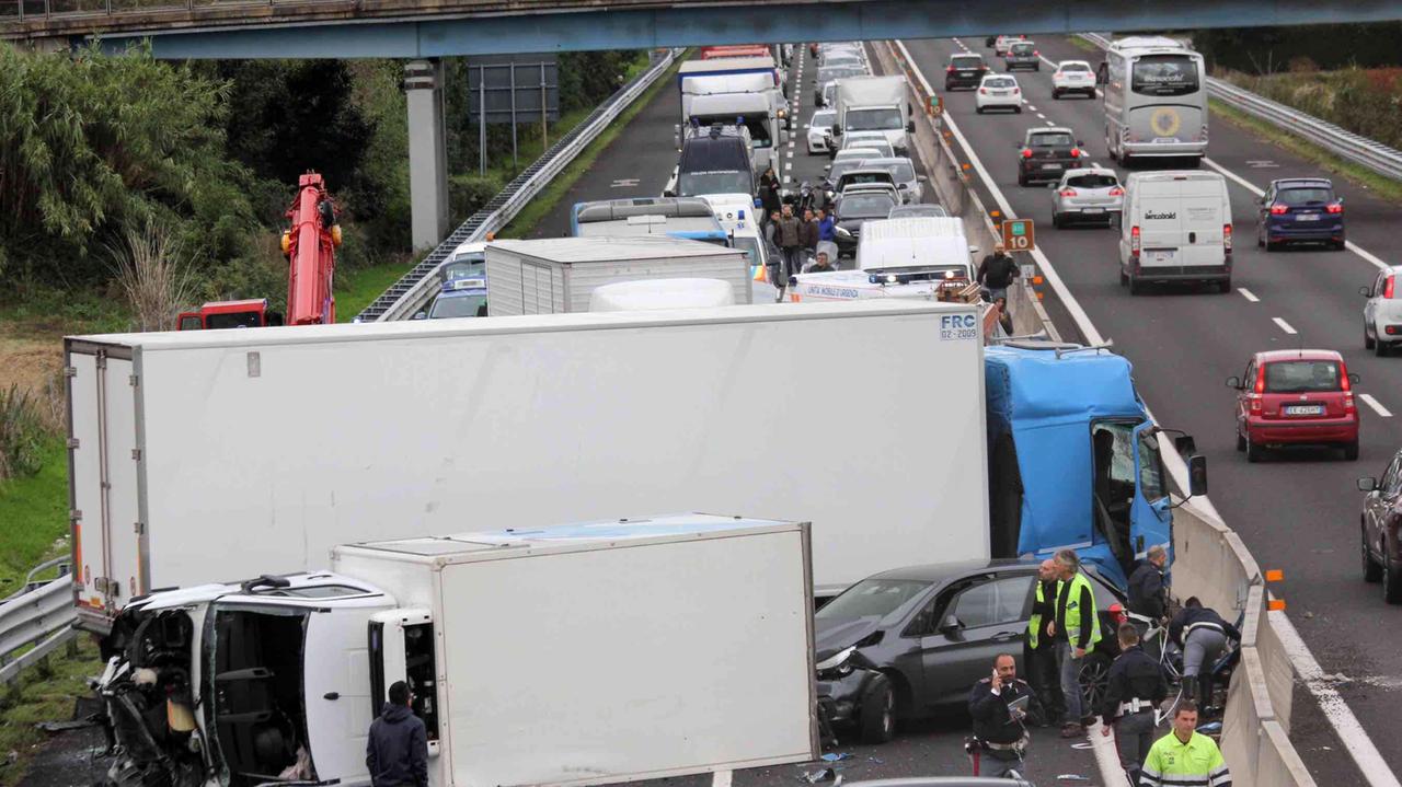 Grave incidente sulla Firenze-Mare, riaperta la circolazione - Foto