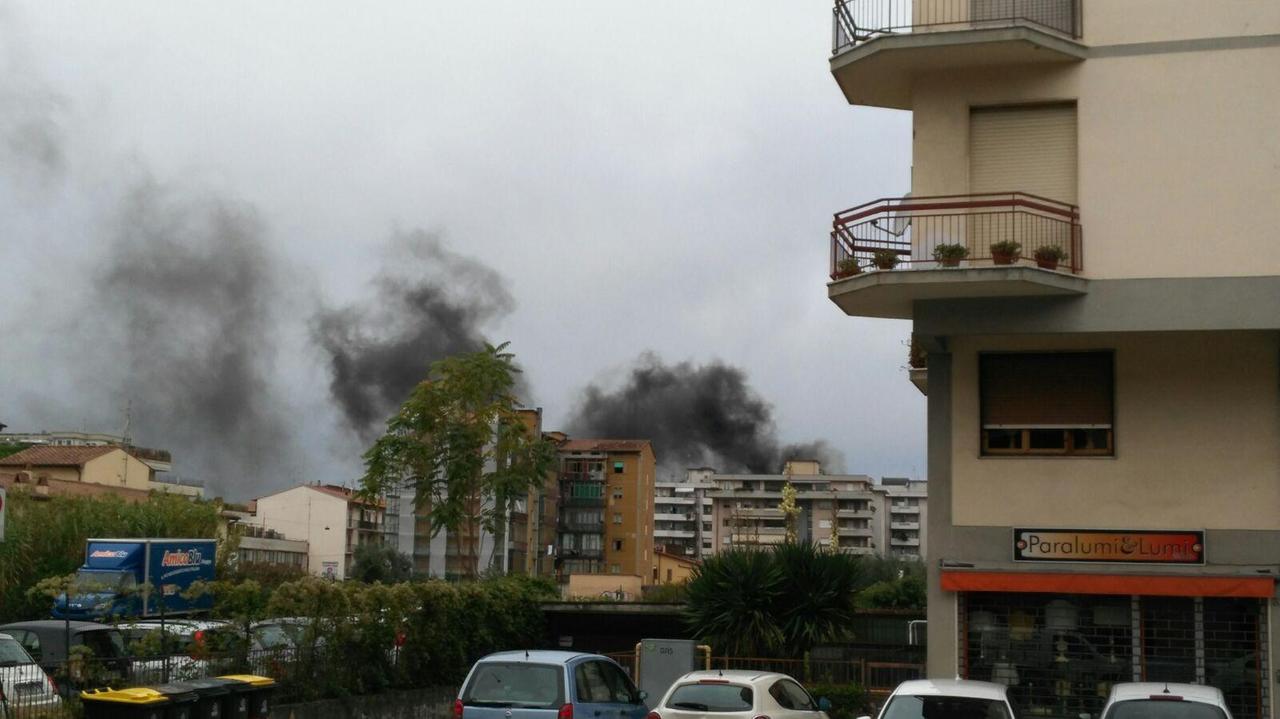 La nuvola di fumo che si è levata in via Zarini