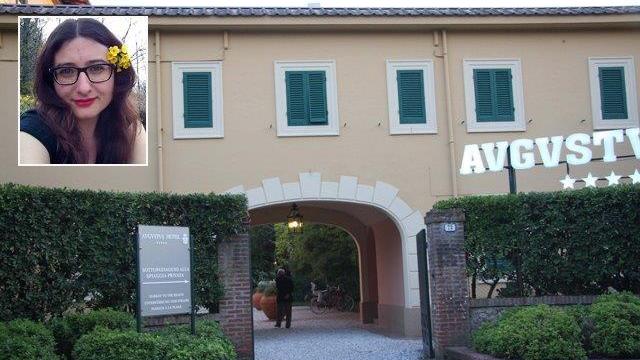 L'hotel Augustus di Forte dei Marmi e un'immagine di Jessica