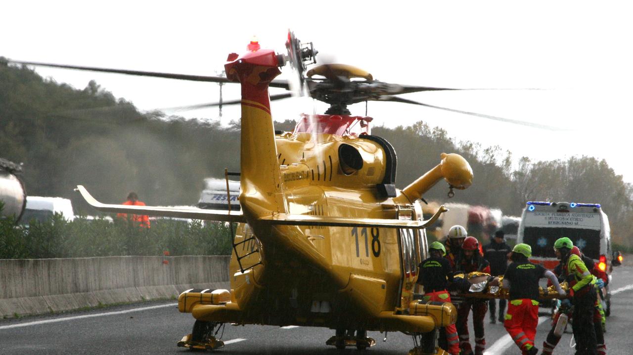 Camaiore: ragazzina cade da un terrazzo, portata al Meyer in elicottero