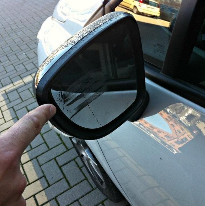 Truffa dello specchietto ai danni di un disabile 