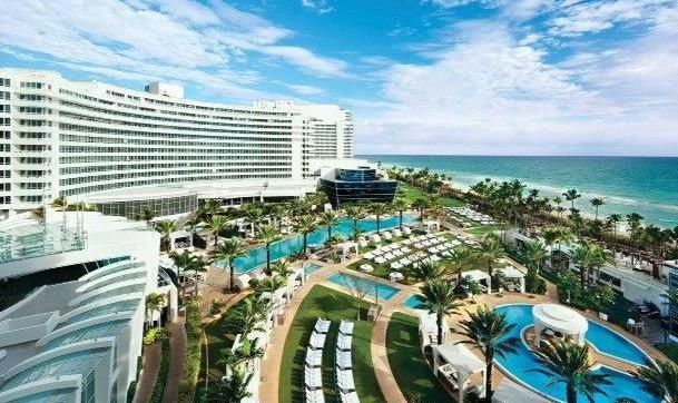 Scontro tra sindaco e Pd per il viaggio a Miami