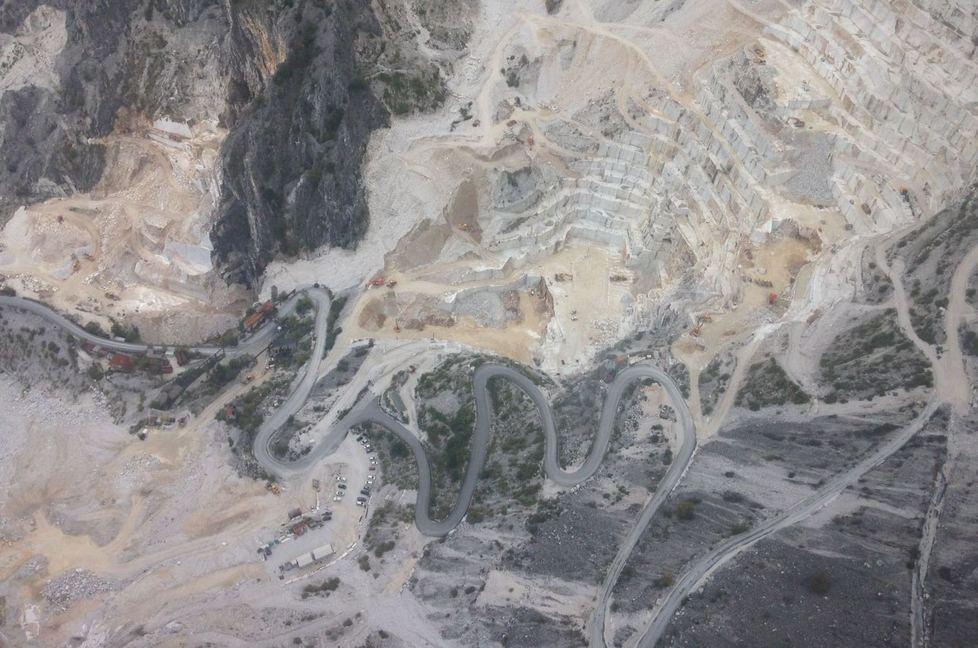 Procura e Regione in volo sopra le cave 