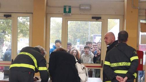 Allarme gas: evacuati gli studenti del Barozzi