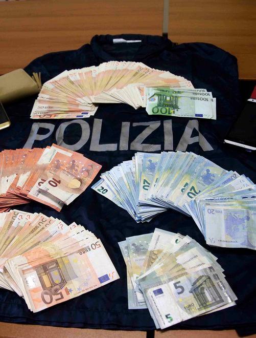 Fanno prostituire la cognata, due arresti 