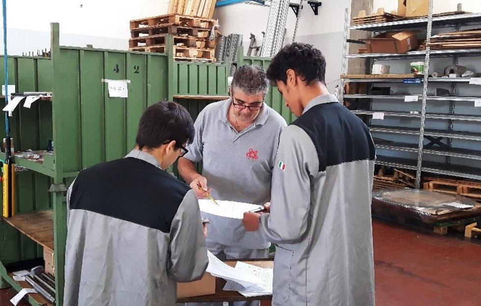 Studenti dai banchi alla fabbrica 