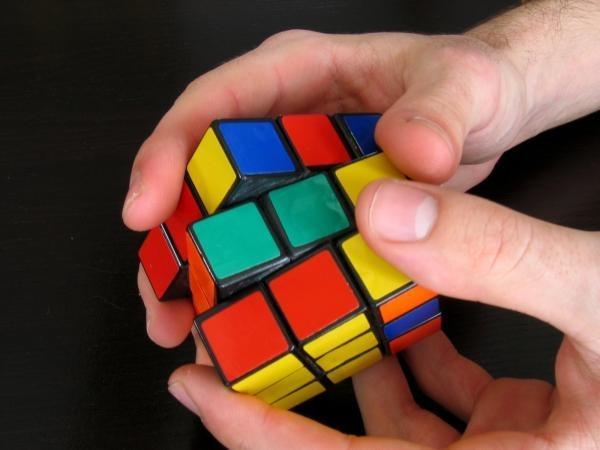 Il primato di Marianna da Fiorano: solo 3 secondi per sistemare il cubo di Rubik 