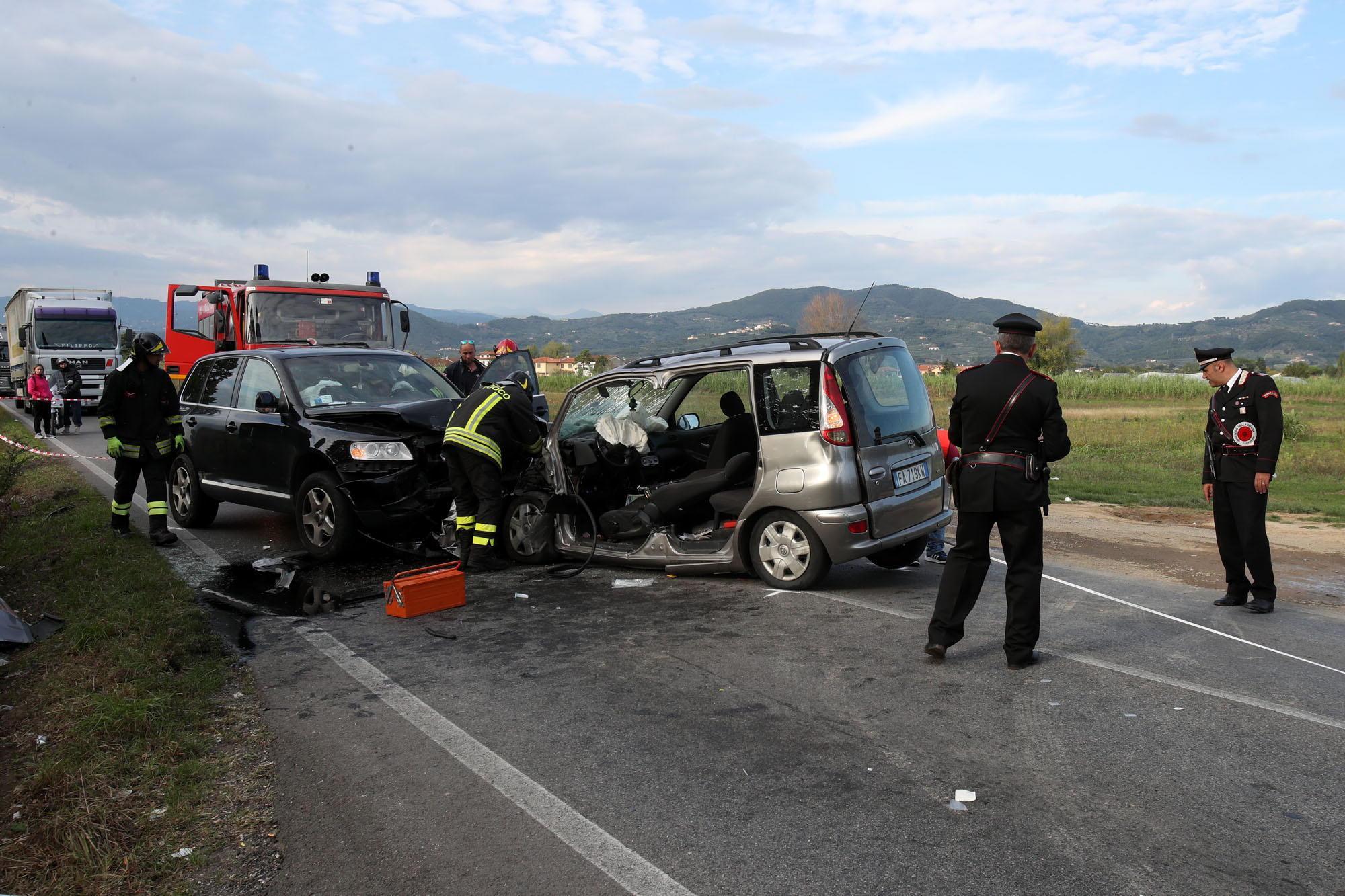 Un'immagine dello scontro sulla via Francesca Sud a Larciano (Foto Nucci)