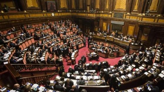 Calenda: "Ddl Concorrenza prima del referendum". Ma il Senato cancella i lavori