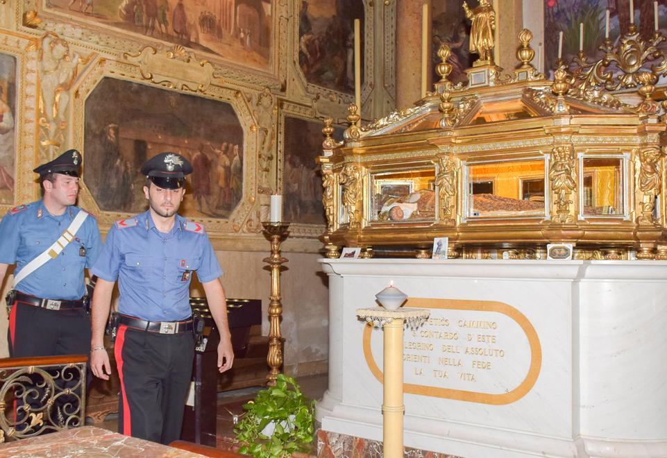 I carabinieri in chiesa a Carpi per le truffe agli anziani 