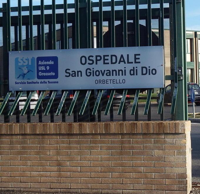 Ripara la grondaia e precipita al suolo Portato in ospedale