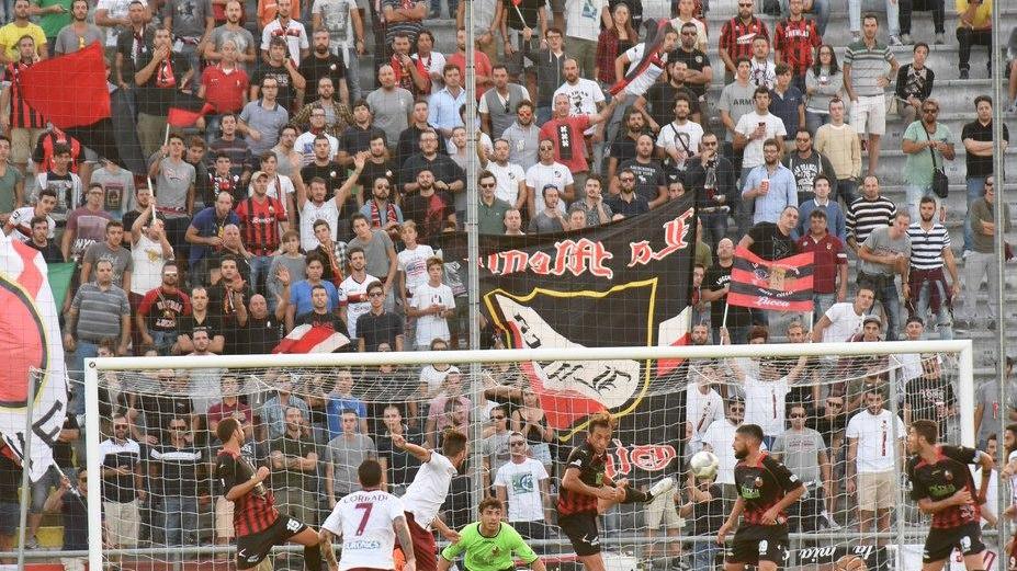 Lucchese, i tifosi sono già ai playoff