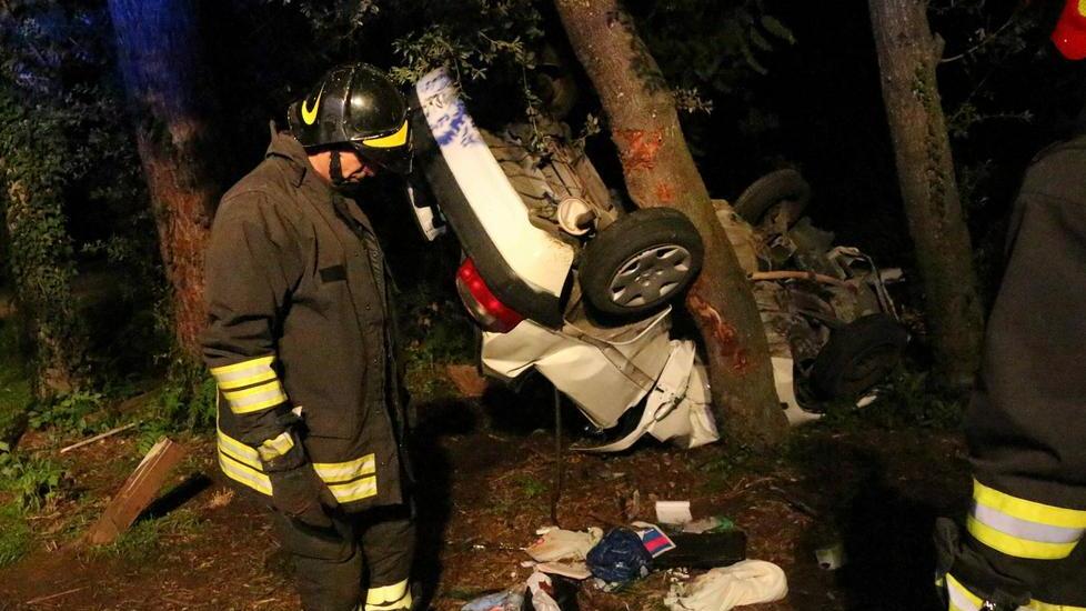 Il funerale di Jessica nella piccola chiesa di Colli di Capricchia