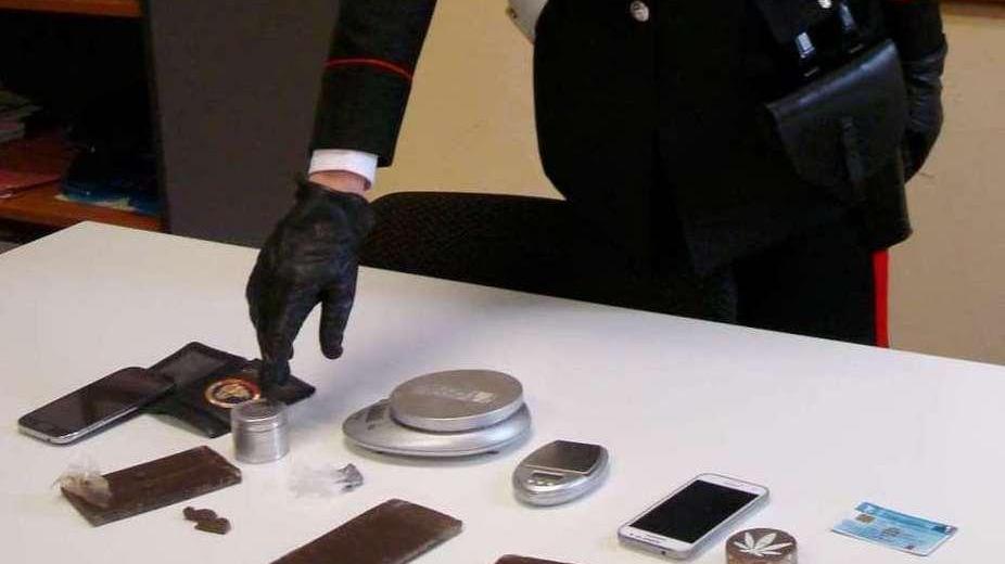 Arrestato a 21 anni in zona Fabbricotti per spaccio di droga