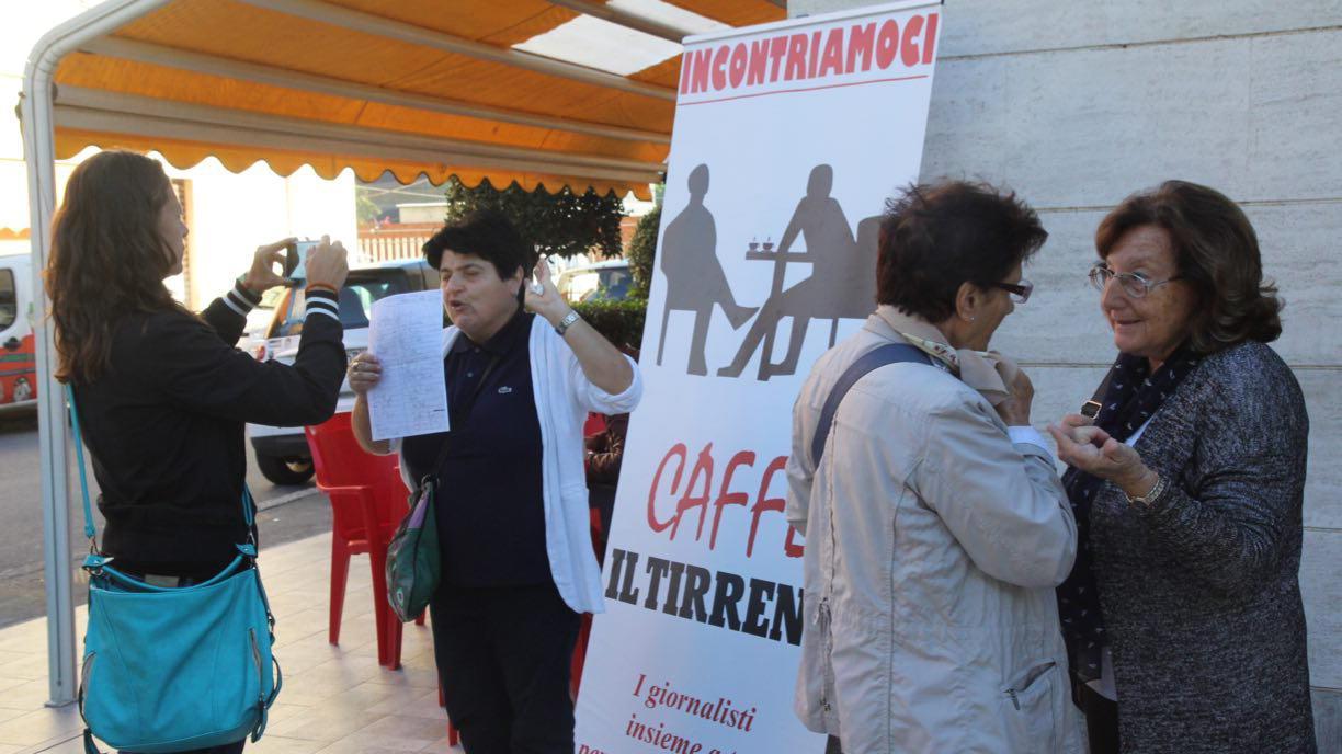 I nostri giornalisti al Caffè Tirreno alle Sorgenti (scorsa settimana, foto Pentafoto)